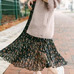 Abercrombie & FitchPleated Chiffon Midi Skirt